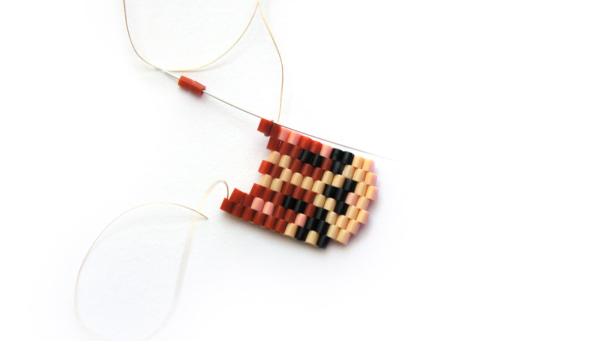 Weaving pattern Brick Stitch Child with beads Hama Mini : Step 26