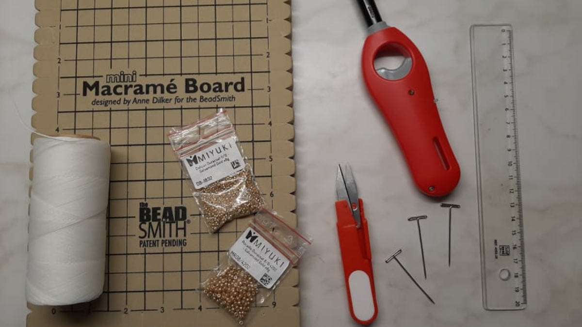 DIY Micromacramé leaf motif anklet with Miyuki beads : Step 1