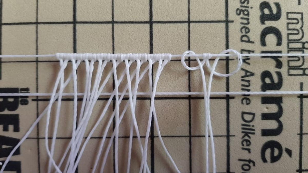 DIY Micromacramé leaf motif anklet with Miyuki beads : Step 2