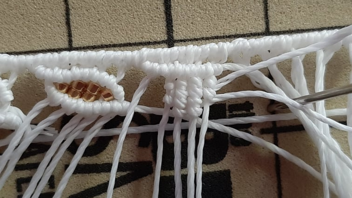 DIY Micromacramé leaf motif anklet with Miyuki beads : Step 7