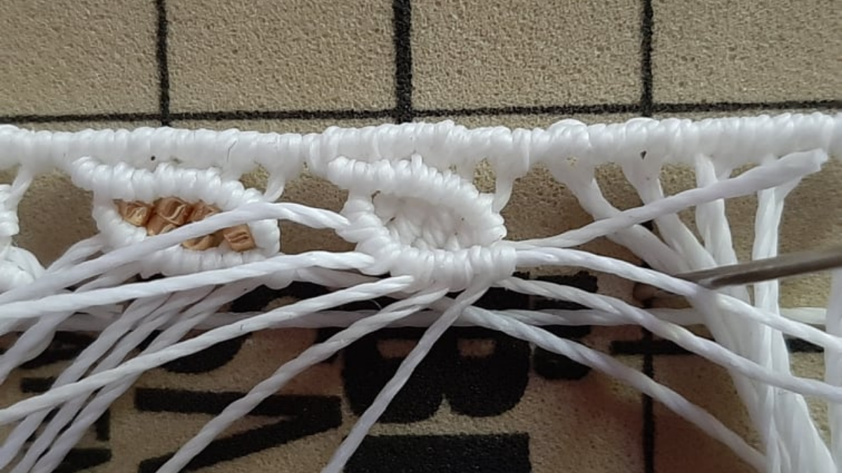 DIY Micromacramé leaf motif anklet with Miyuki beads : Step 8