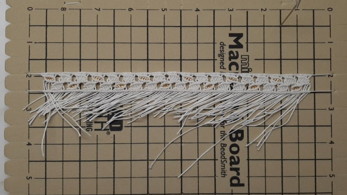 DIY Micromacramé leaf motif anklet with Miyuki beads : Step 14