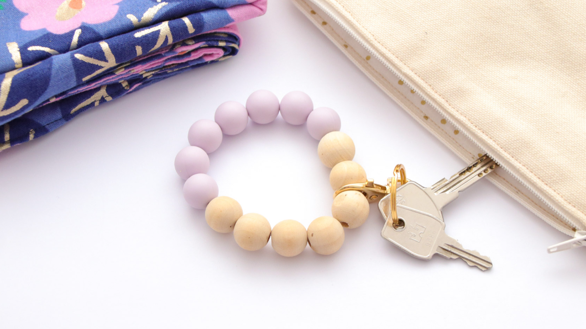 DIY Elastic key ring bracelet with XXL silicone beads