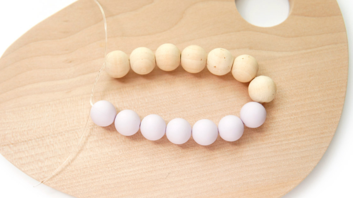 DIY Elastic key ring bracelet with XXL silicone beads : Step 1 DIY Elastic key ring bracelet with XXL silicone beads : Step 1