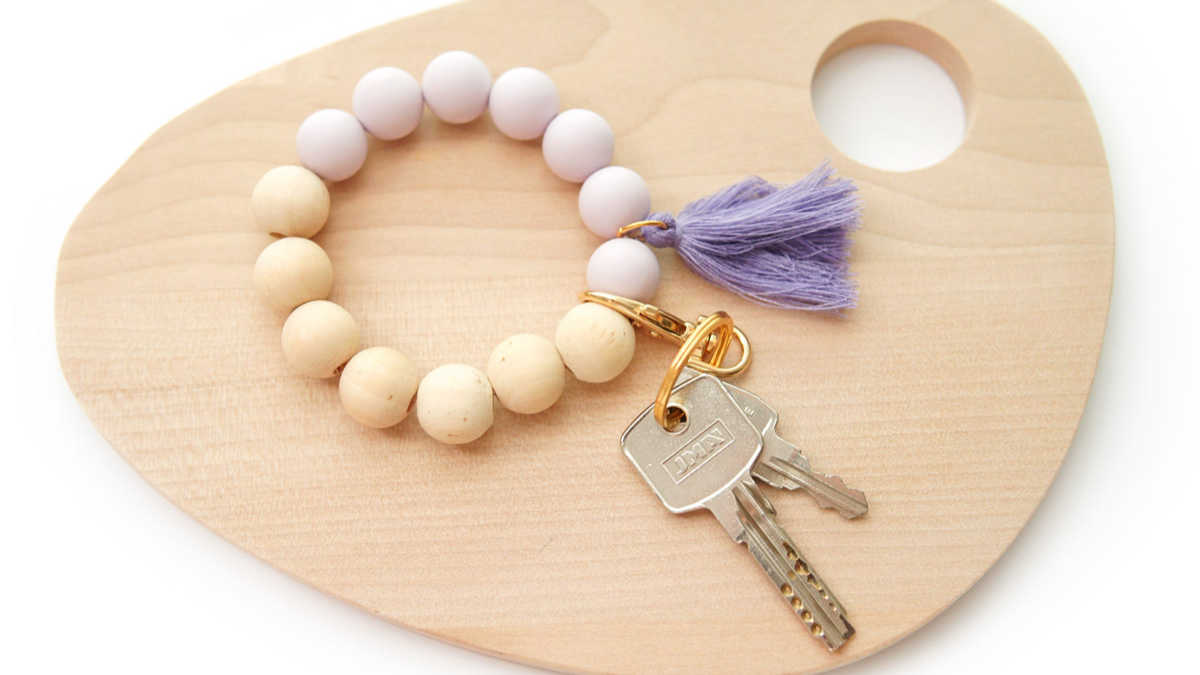 DIY Elastic key ring bracelet with XXL silicone beads : Step 4 DIY Elastic key ring bracelet with XXL silicone beads : Step 4