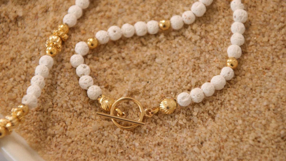 Tuto Necklace natural shell with gold beads and heishi moonstone : Step 1