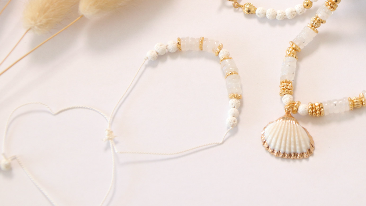 Tuto Necklace natural shell with gold beads and heishi moonstone : Step 2