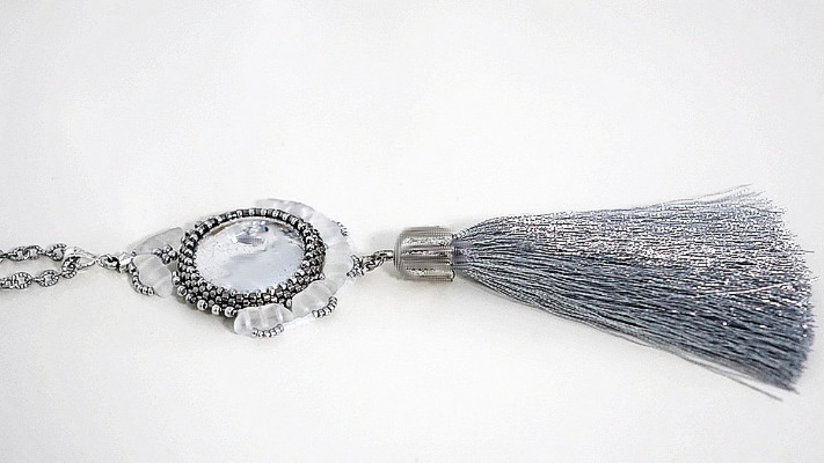 Schema  Pendant Juan cabochon and glass beads Arcos by Puca