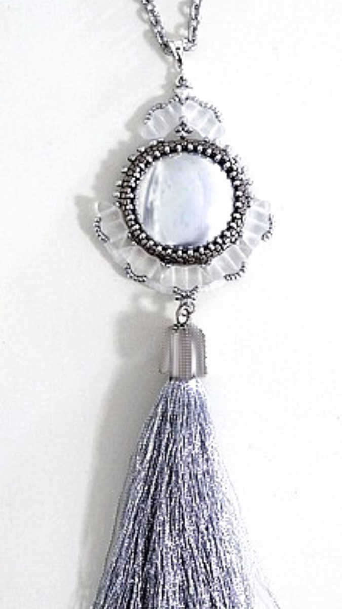 Schema  Pendant Juan cabochon and glass beads Arcos by Puca
