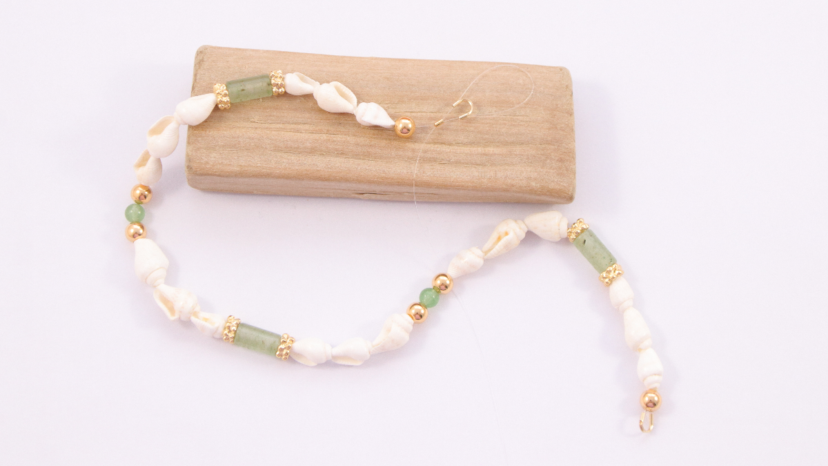 DIY Shell and beads glasses chain in Aventurine : Step 5