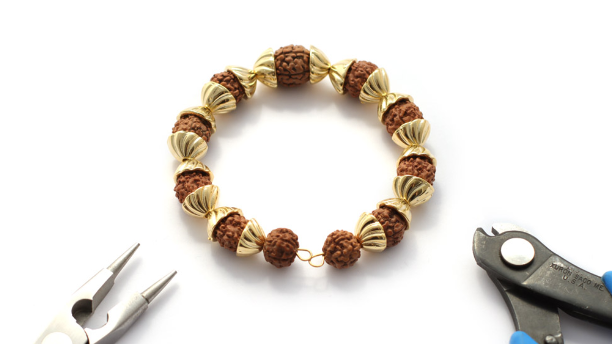 DIY Rudraksha bead bracelet or Shiva's tears : Step 3
