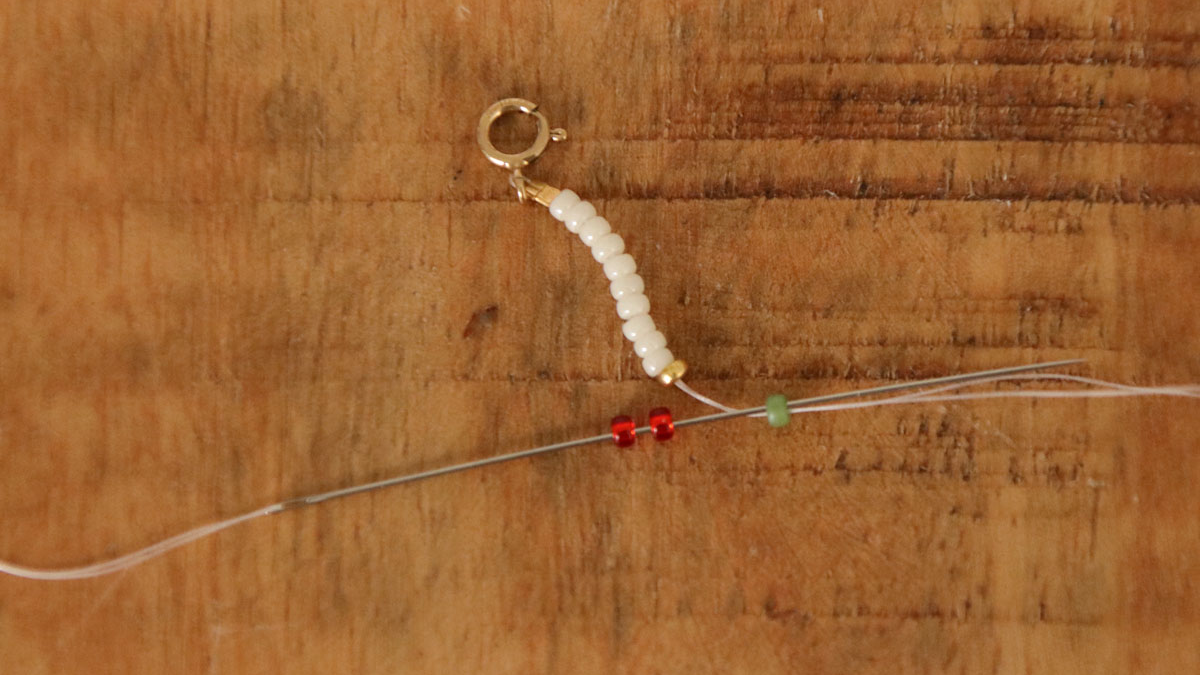 DIY Fruit Bracelet with seed beads : Step 2 DIY Fruit Bracelet with seed beads : Step 2