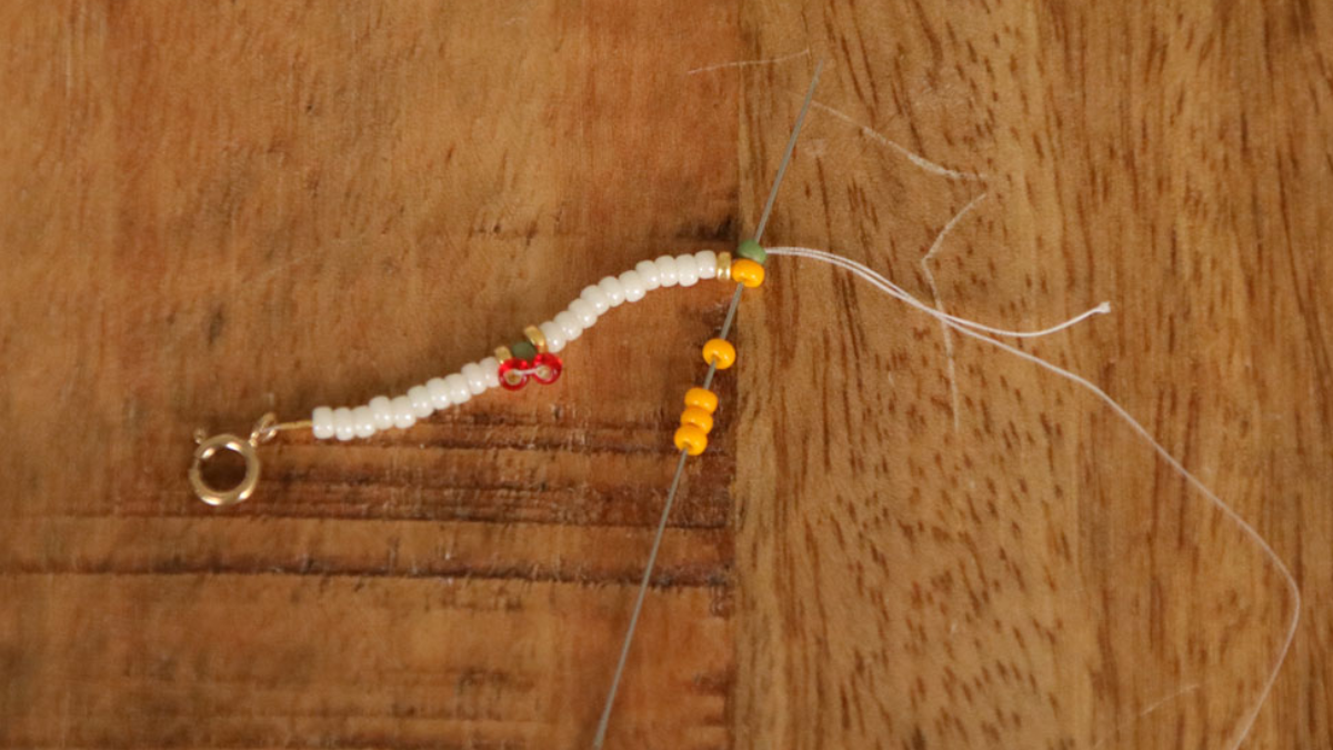 DIY Fruit Bracelet with seed beads : Step 3 DIY Fruit Bracelet with seed beads : Step 3