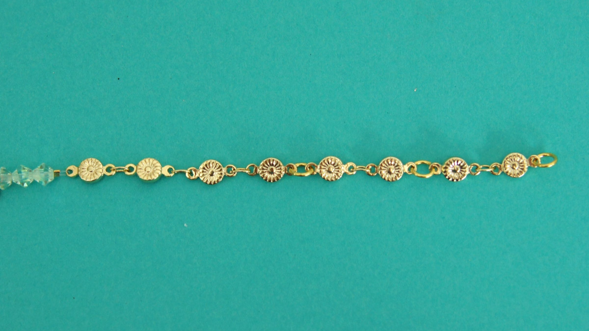 Preciosa crystal bunting bracelet with gold flower chain : Step 4