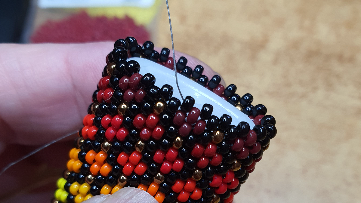 DIY Miyuki bead lighter case 11/0 with peyote technique : Step 7