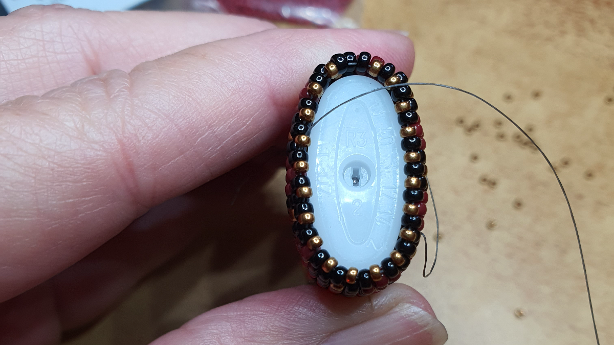DIY Miyuki bead lighter case 11/0 with peyote technique : Step 9