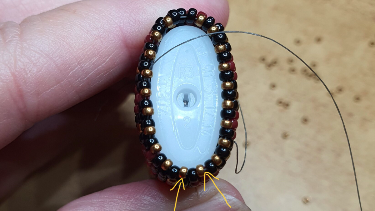 DIY Miyuki bead lighter case 11/0 with peyote technique : Step 10