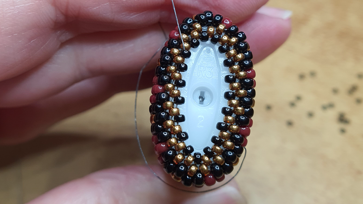 DIY Miyuki bead lighter case 11/0 with peyote technique : Step 12