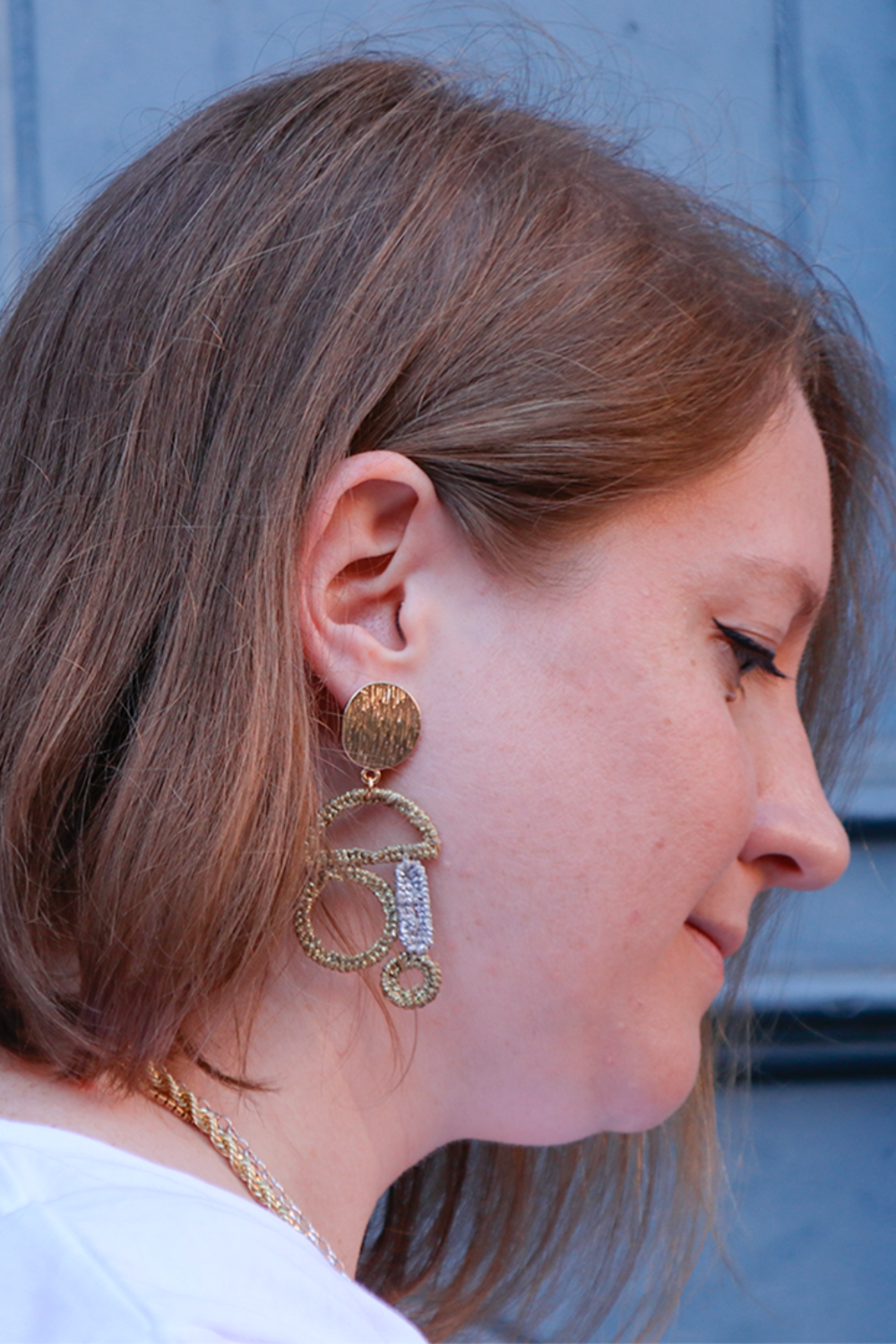 Schema Asymmetrical earrings in gold and silver linhasita macramé wire Schema Asymmetrical earrings in gold and silver linhasita macramé wire