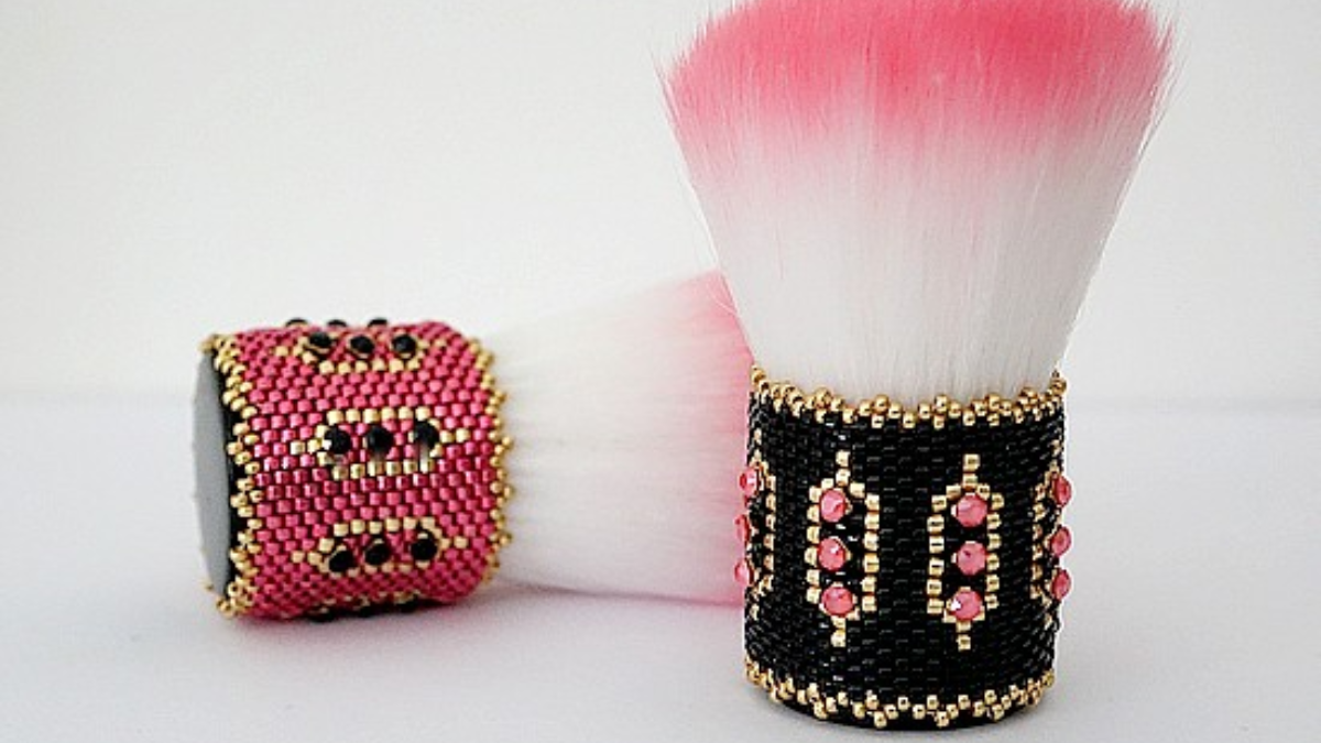 Blush brush with beads by Puca