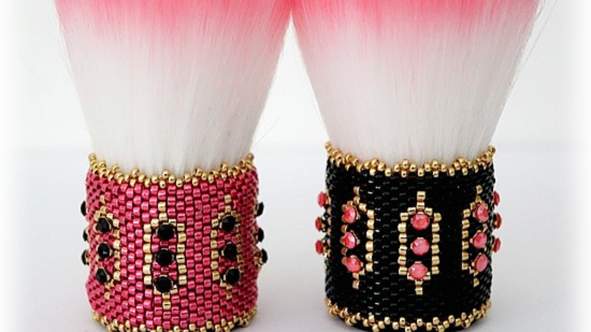 Schema Blush brush with beads by Puca Schema Blush brush with beads by Puca