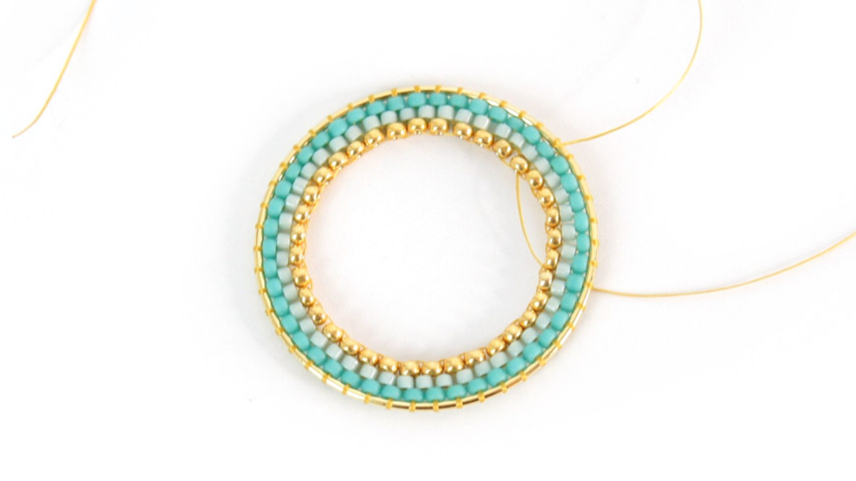 Round turquoise seed beads earrings Brick Stitch : Step 9