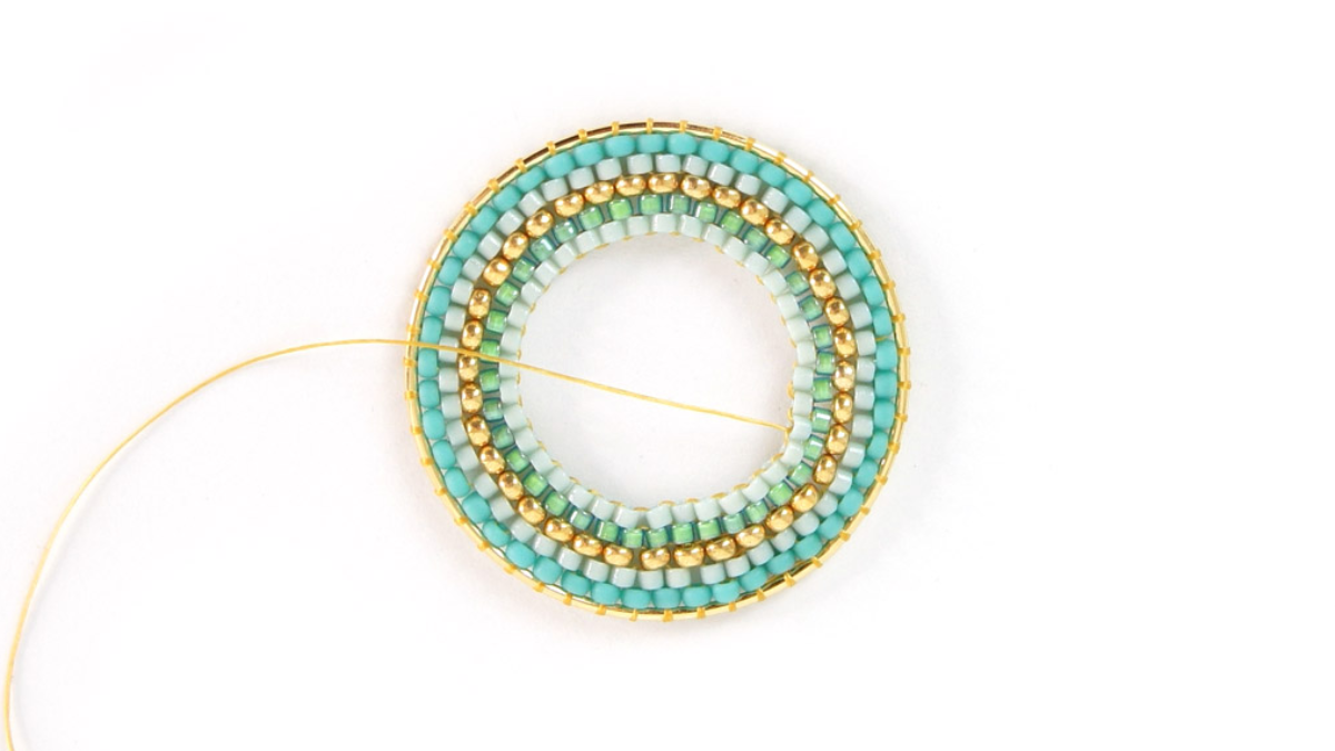 Round turquoise seed beads earrings Brick Stitch : Step 11