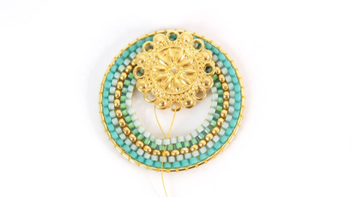 Round turquoise seed beads earrings Brick Stitch : Step 12