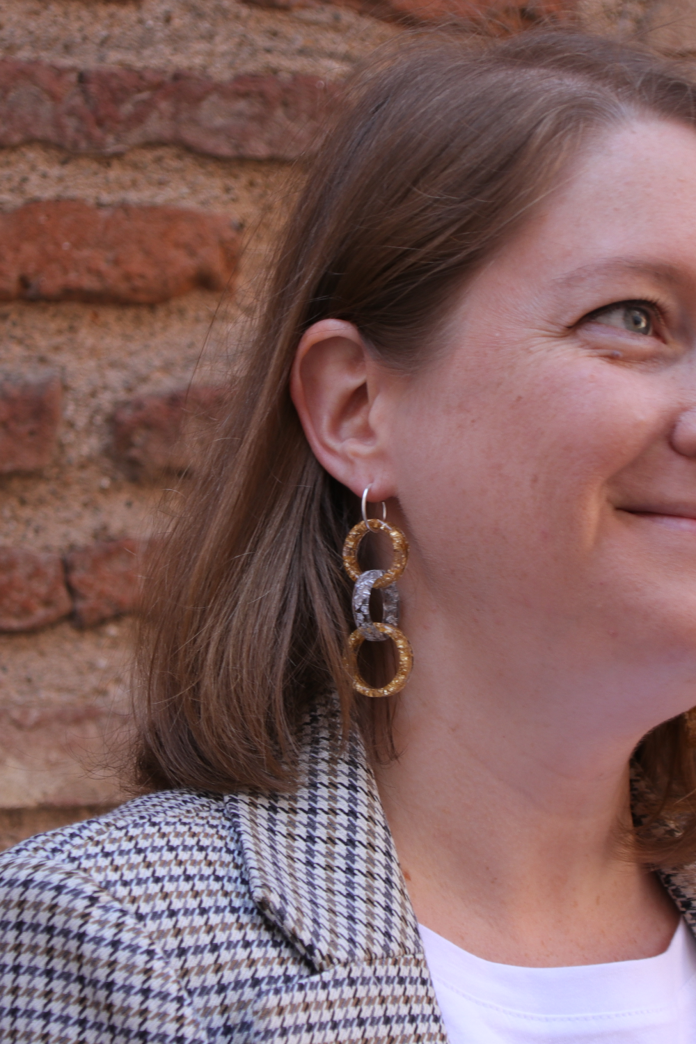 Resin hoop earrings with intertwined rings