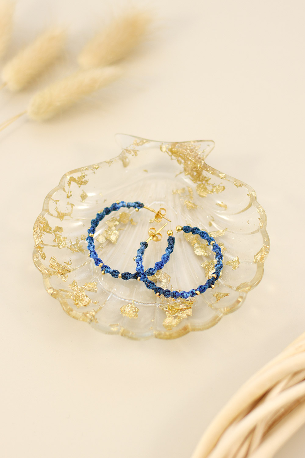 DIY Resin shell dish with gold leaf inclusion