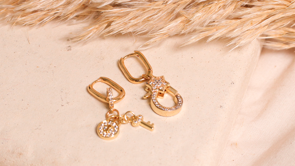 Schema Asymmetrical and interchangeable earrings in zircons Schema Asymmetrical and interchangeable earrings in zircons