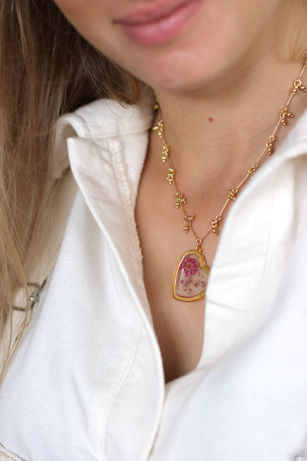 DIY Necklace Heart Pendant in UV LED resin with dried flowers