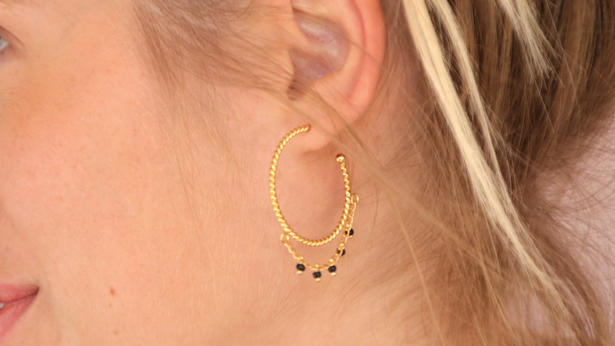 Schema  Gold-plated hoop earrings with black seed beads chain