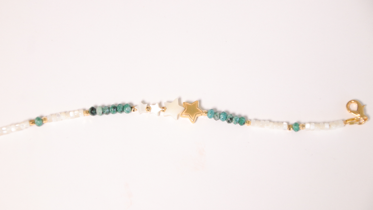 DIY Gold and green turquoise star pearl bracelet : Step 2