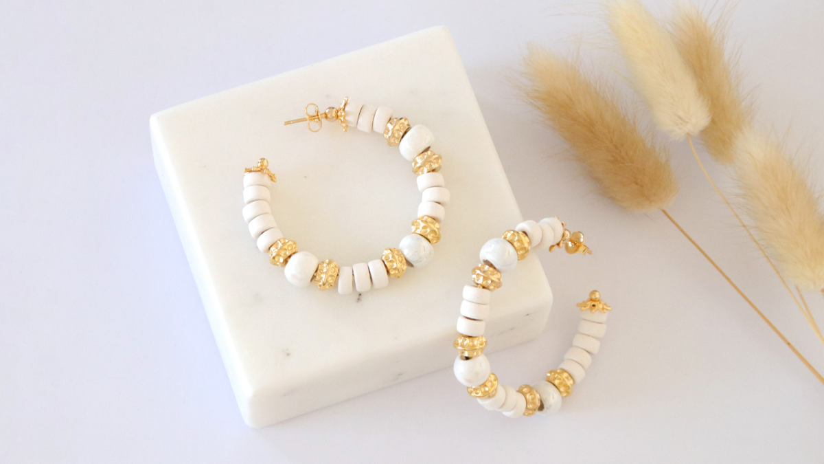 Schema  DIY gold creoles with white ceramic beads