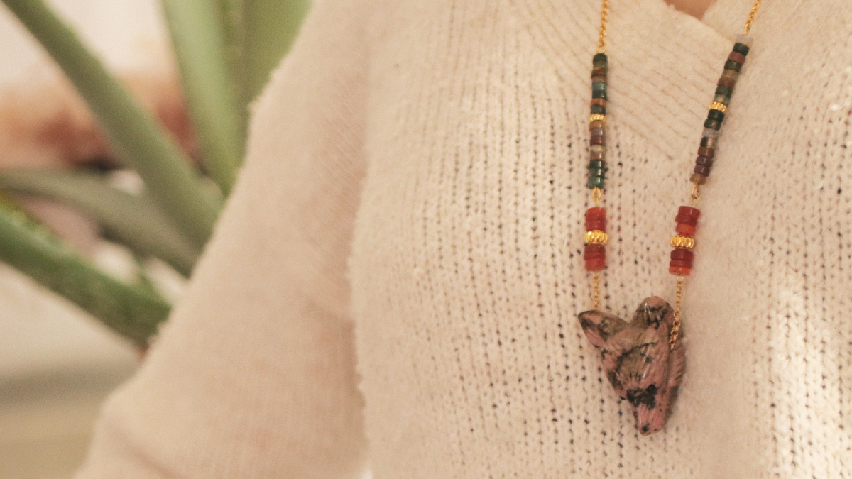 Schema Rhodonite and heishi beads wolf head pendant necklace Schema Rhodonite and heishi beads wolf head pendant necklace