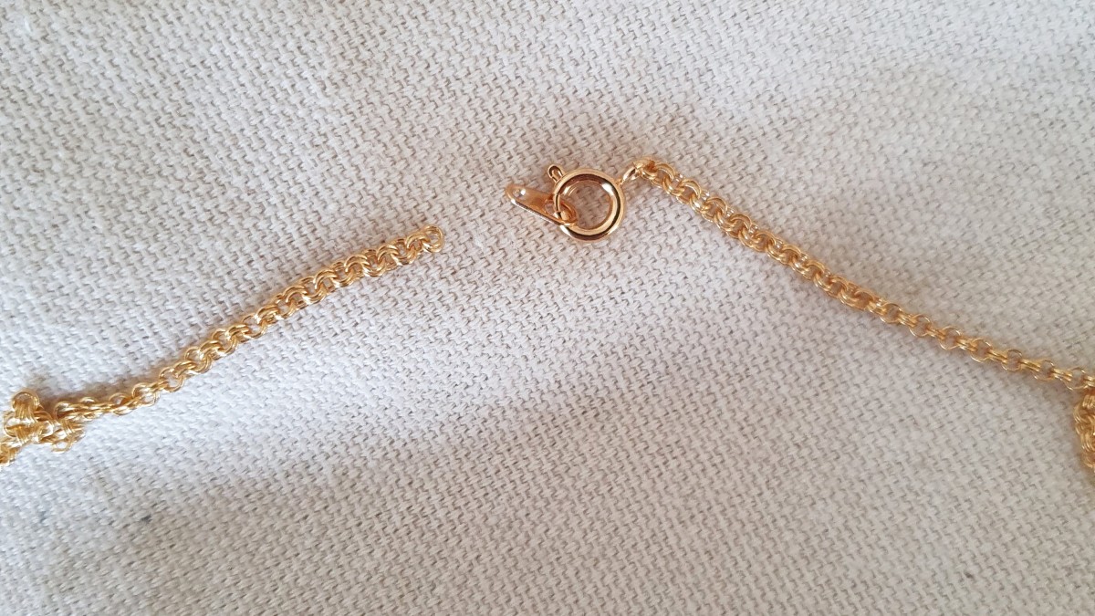 Rhodonite and heishi beads wolf head pendant necklace : Step 4 Rhodonite and heishi beads wolf head pendant necklace : Step 4