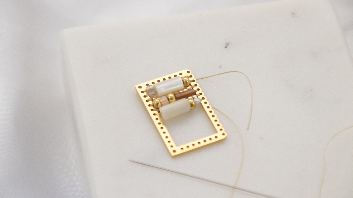 Pearl weaving earrings : Step 2 Pearl weaving earrings : Step 2