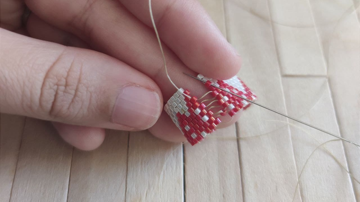 DIY Christmas gift packs with Miyuki bead weaving : Step 2