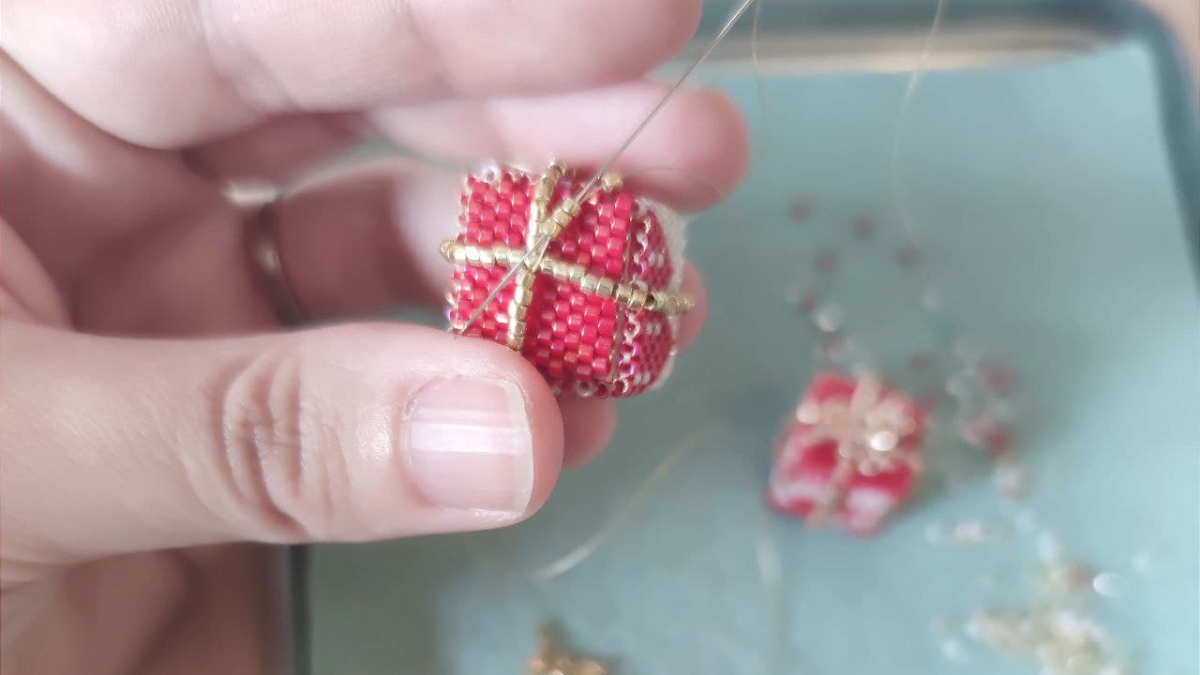 DIY Christmas gift packs with Miyuki bead weaving : Step 8