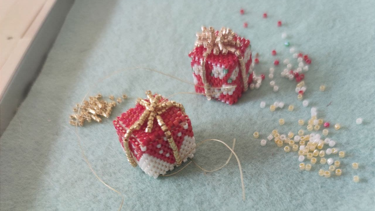 DIY Christmas gift packs with Miyuki bead weaving : Step 9