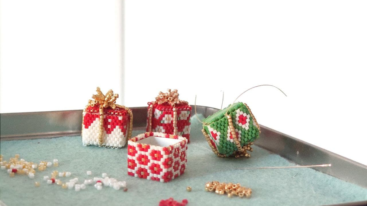 DIY Christmas gift packs with Miyuki bead weaving : Step 10