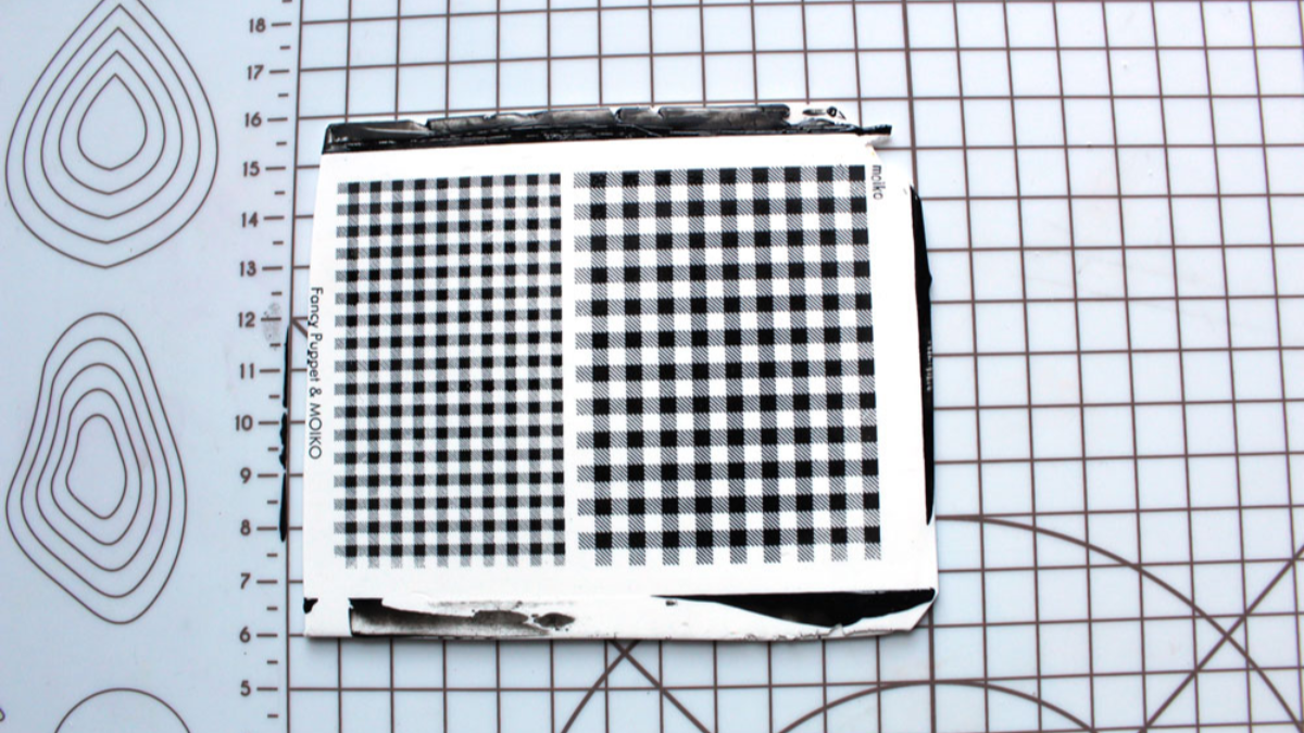 Gingham check pattern polymer clay earrings : Step 2