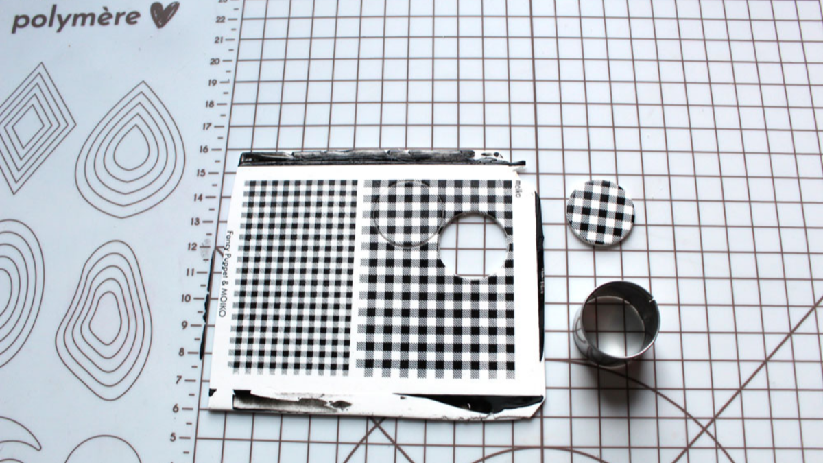 Gingham check pattern polymer clay earrings : Step 3