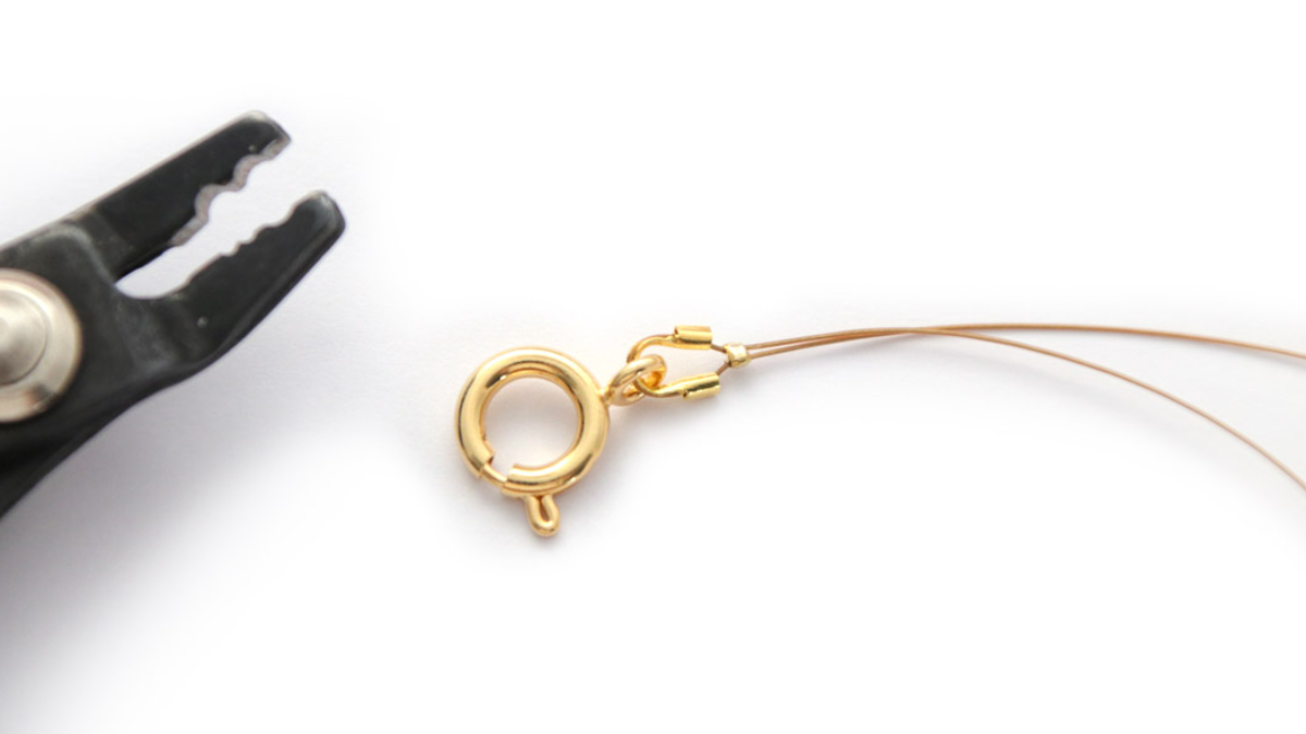 DIY Necklace with grey jade stone and gold filigree beads : Step 1