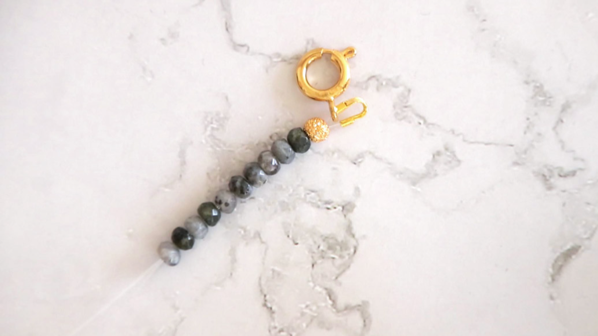 DIY Necklace with grey jade stone and gold filigree beads : Step 2