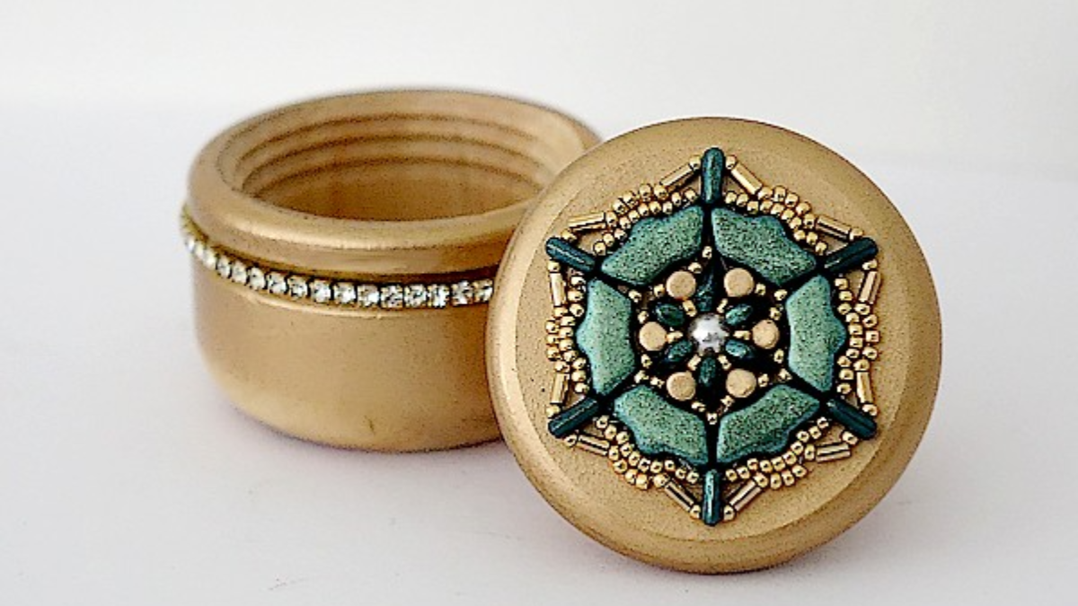 Jodie secret box with Delos, Piros and Minos glass beads by Puca