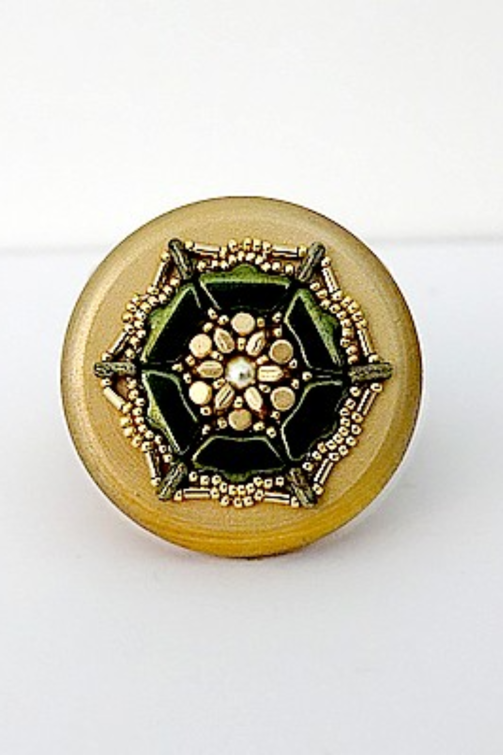 Schema Jodie secret box with Delos, Piros and Minos glass beads by Puca Schema Jodie secret box with Delos, Piros and Minos glass beads by Puca