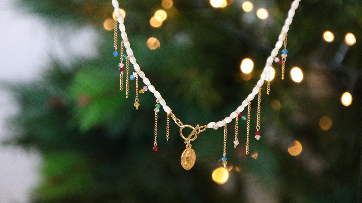 DIY mother-of-pearl olive necklace with chains and spinning tops Preciosa