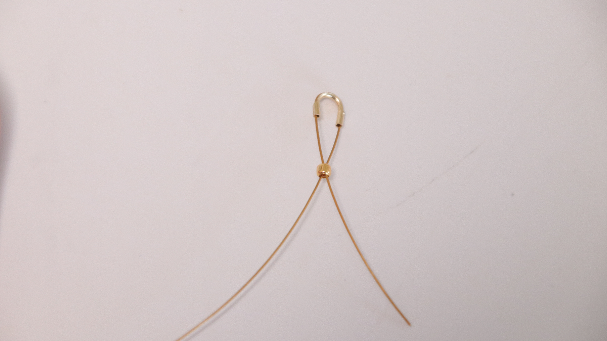 DIY mother-of-pearl olive necklace with chains and spinning tops Preciosa : Step 2 DIY mother-of-pearl olive necklace with chains and spinning tops Preciosa : Step 2